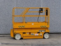 Schaarhoogwerker haulotte compact 8 elektrisch 350kg 8m 2002 - afbeelding 1 van  1