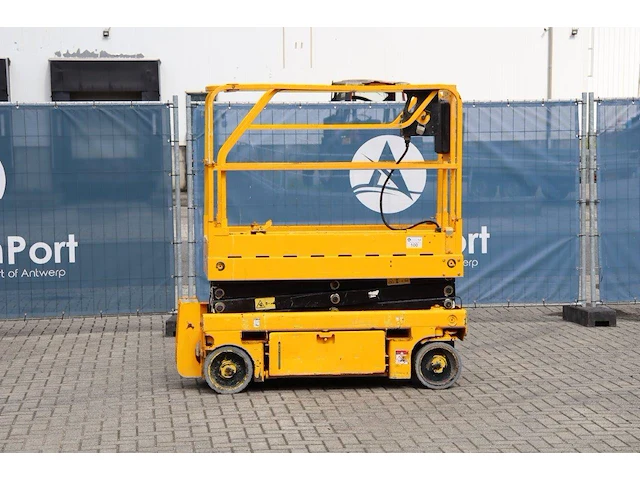 Schaarhoogwerker haulotte optimun m8 elektrisch 230kg 8m 2008 - afbeelding 1 van  1