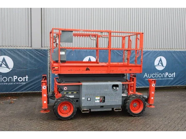 Schaarhoogwerker skyjack sj6832rt diesel 9.7m - afbeelding 1 van  1
