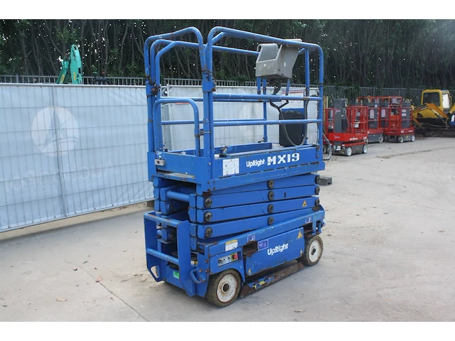 Schaarhoogwerker upright mx19 elektrisch 7.8m - afbeelding 1 van  1