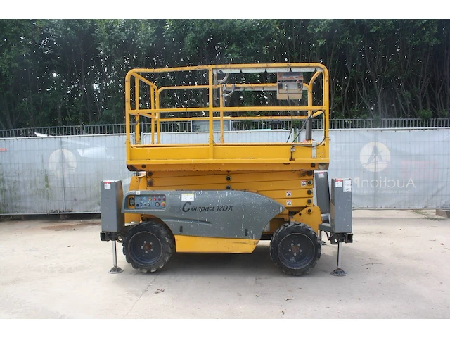 Schaarlift haulotte compact 12dx diesel 12.06m 2013 - afbeelding 1 van  1