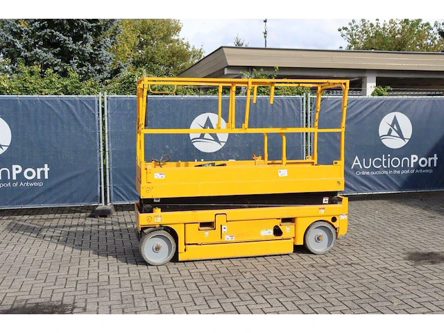 Schaarlift haulotte compact 8 elektrisch 8m 2008 - afbeelding 1 van  1