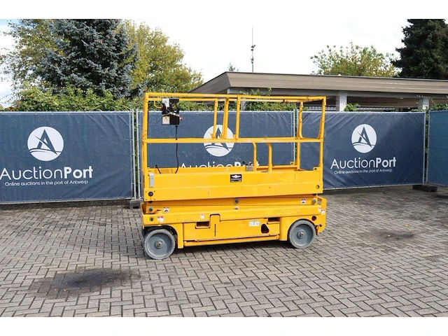 Schaarlift haulotte compact 8 elektrisch 8m 2011 - afbeelding 1 van  1