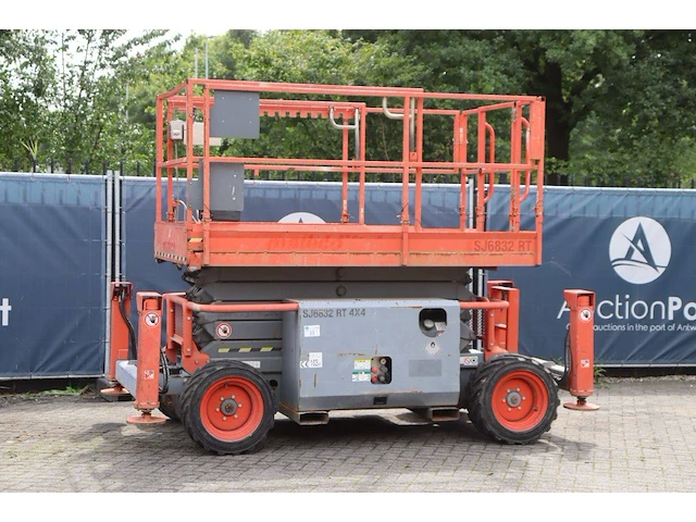 Schaarlift skyjack sj6832rt diesel 11.7m 2014 - afbeelding 1 van  1
