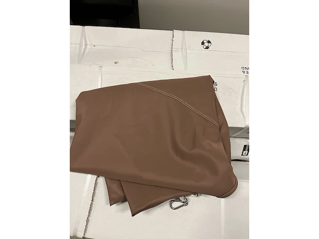Schaduwdoek 3x3x3m driehoek - bruin - afbeelding 1 van  3