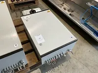 Schakelkast met inhoud - afbeelding 1 van  3