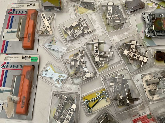 Scharnieren en schuifsloten kapstokken - afbeelding 3 van  14