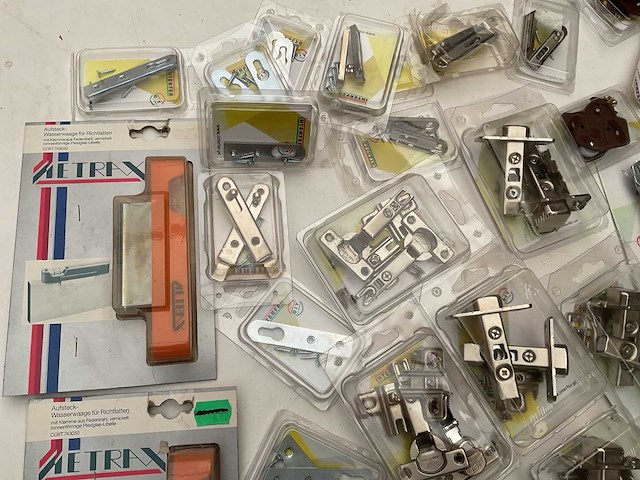 Scharnieren en schuifsloten kapstokken - afbeelding 4 van  14