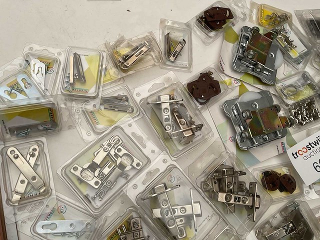 Scharnieren en schuifsloten kapstokken - afbeelding 5 van  14