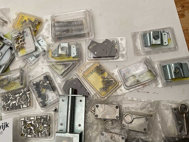 Scharnieren en schuifsloten kapstokken - afbeelding 7 van  14