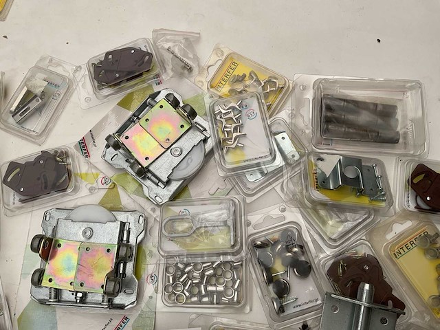 Scharnieren en schuifsloten kapstokken - afbeelding 8 van  14