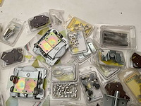 Scharnieren en schuifsloten kapstokken - afbeelding 8 van  14