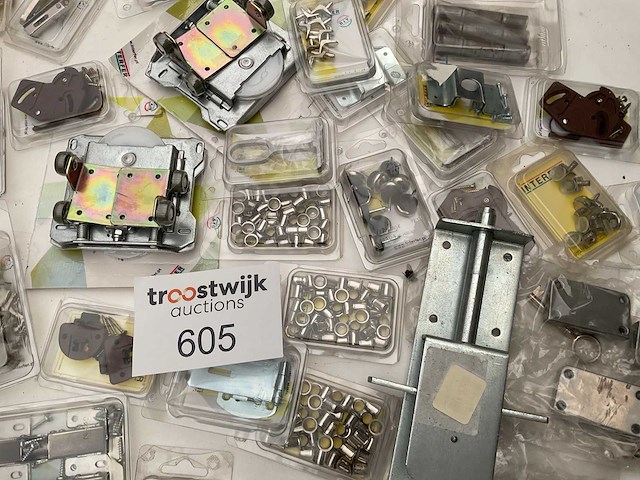 Scharnieren en schuifsloten kapstokken - afbeelding 9 van  14