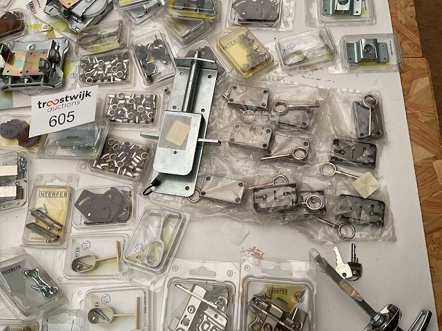 Scharnieren en schuifsloten kapstokken - afbeelding 10 van  14