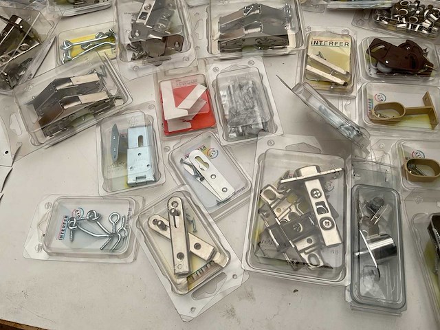 Scharnieren en schuifsloten kapstokken - afbeelding 13 van  14