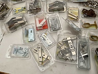 Scharnieren en schuifsloten kapstokken - afbeelding 13 van  14