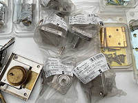 Scharnieren en schuifsloten - afbeelding 9 van  13