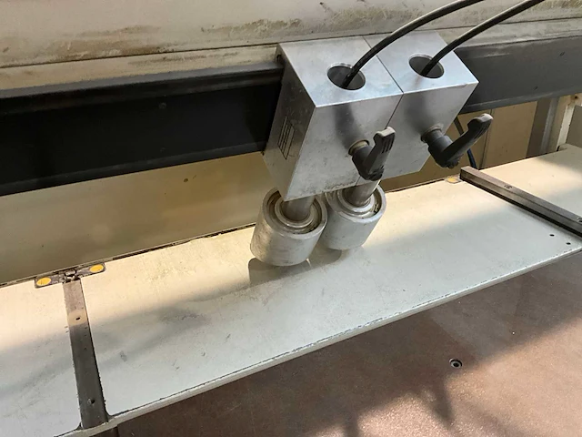 Scheer bs 51 deuvelinvoermachine cnc gestuurd - afbeelding 9 van  22
