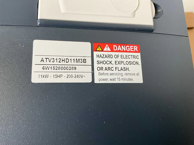 Schneider altivar 312 atv312hd11m3b frequentieregelaar - afbeelding 8 van  10