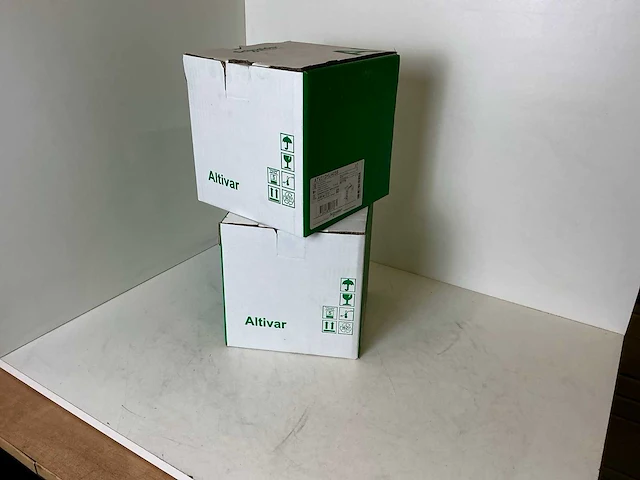 Schneider altivar 312 atv312hu40s6 frequentieregelaar (2x) - afbeelding 2 van  8