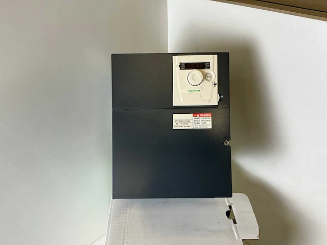 Schneider altivar 312 atv312hu75s6 frequentieregelaar - afbeelding 1 van  8