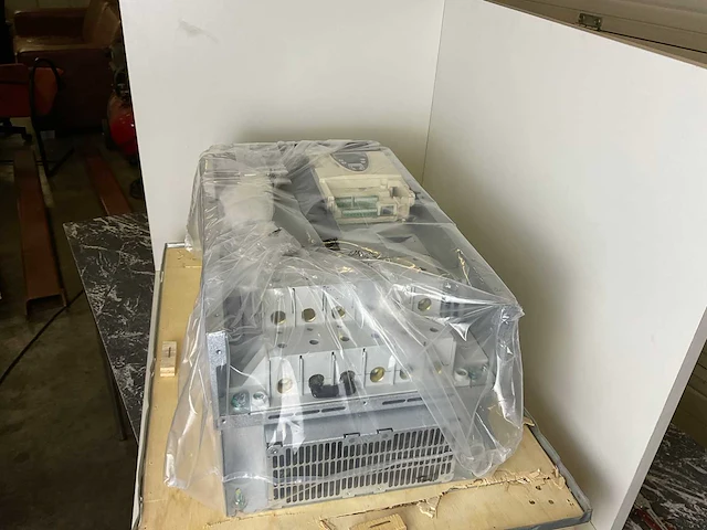 Schneider altivar 71 atv71hd45m3xg1 inbouw frequentieregelaar - afbeelding 4 van  11