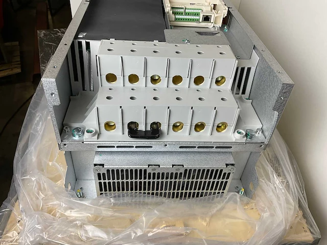 Schneider altivar 71 atv71hd45m3xg1 inbouw frequentieregelaar - afbeelding 7 van  11