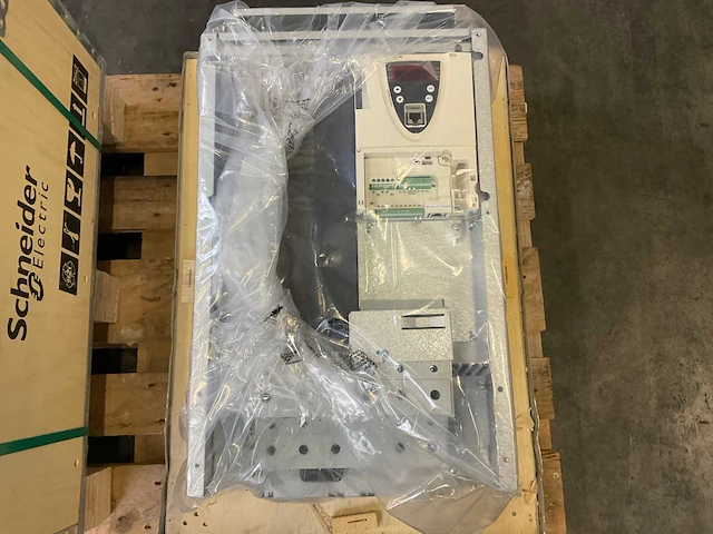 Schneider altivar 71 atv71hd45m3xg1 inbouw frequentieregelaar - afbeelding 11 van  11