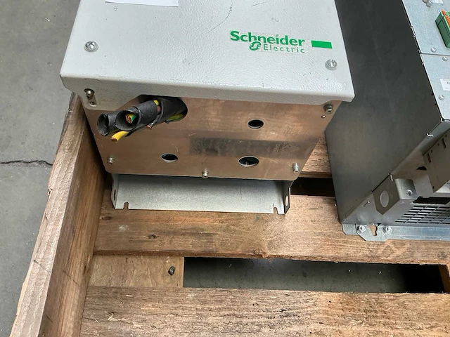 Schneider altivar61 frequentieregelaar - afbeelding 4 van  6
