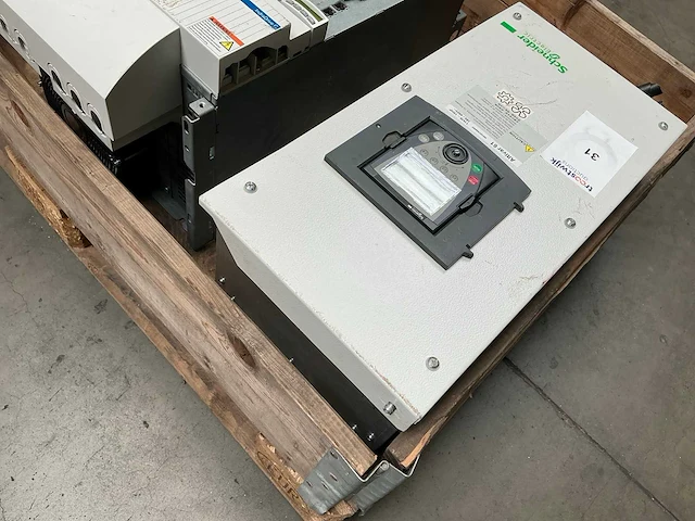 Schneider altivar61 frequentieregelaar - afbeelding 5 van  6