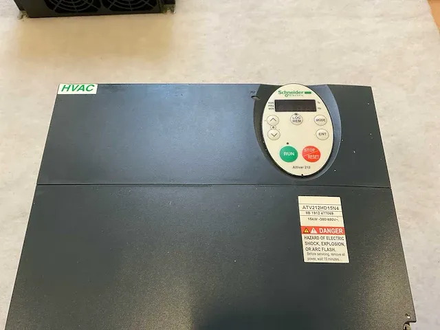 Schneider atv212hd15n4 frequentieregelaar - afbeelding 2 van  6
