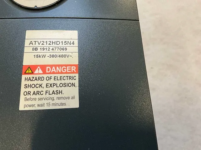 Schneider atv212hd15n4 frequentieregelaar - afbeelding 3 van  6