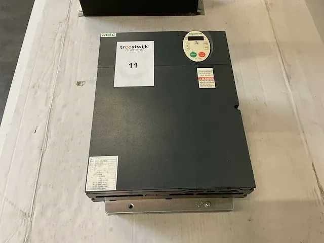 Schneider atv212hd15n4 frequentieregelaar - afbeelding 1 van  4