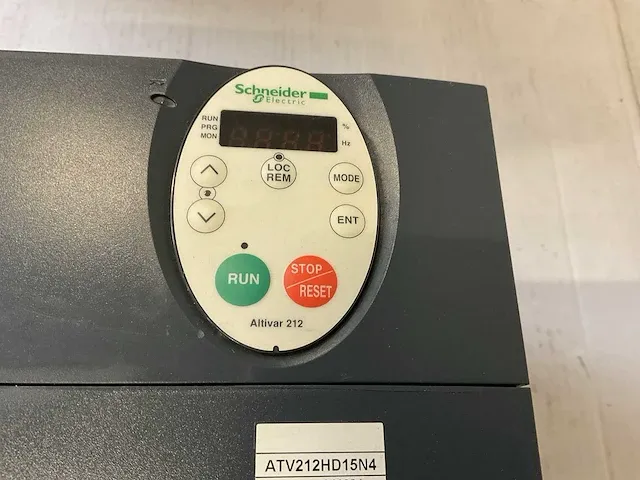 Schneider atv212hd15n4 frequentieregelaar - afbeelding 3 van  4