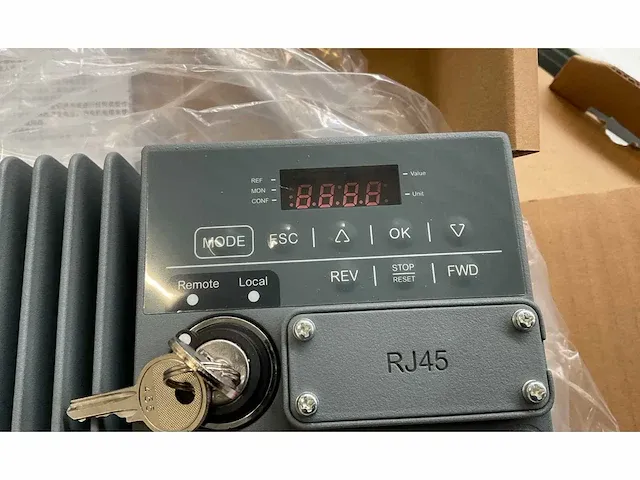 Schneider atv310lu22n4 frequentieregelaar - afbeelding 3 van  8
