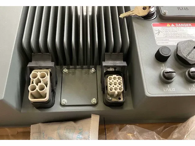 Schneider atv310lu22n4 frequentieregelaar - afbeelding 4 van  8