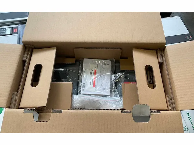Schneider atv310lu22n4 frequentieregelaar - afbeelding 5 van  8