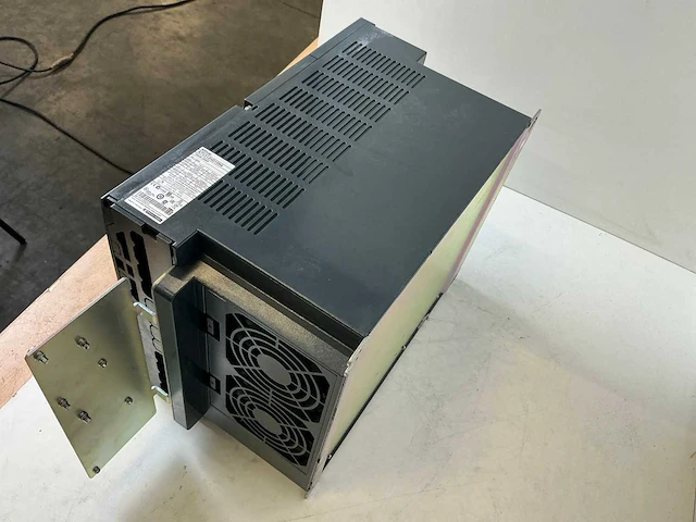 Schneider atv312hd15n4 frequentieregelaar - afbeelding 7 van  7