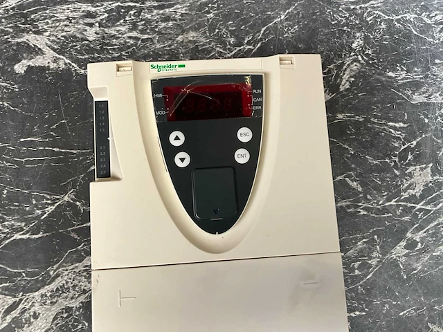 Schneider atv71h037m3g1 frequentieregelaar (4x) - afbeelding 4 van  8