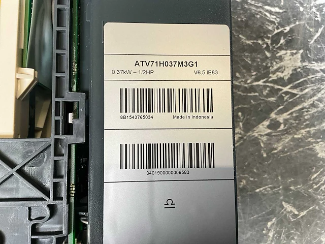 Schneider atv71h037m3g1 frequentieregelaar (4x) - afbeelding 6 van  8
