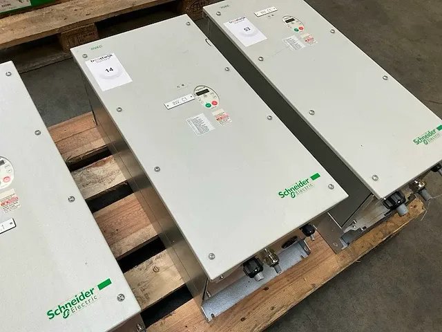 Schneider electric altivar atv212wd18n4c frequentieregelaar - afbeelding 1 van  5