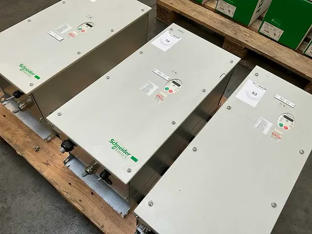Schneider electric altivar atv212wd18n4c frequentieregelaar - afbeelding 2 van  5