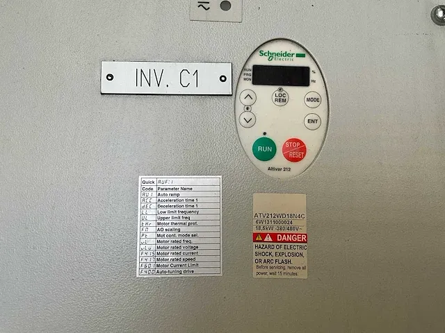 Schneider electric altivar atv212wd18n4c frequentieregelaar - afbeelding 3 van  5