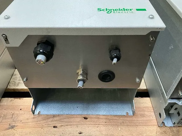 Schneider electric altivar atv212wd18n4c frequentieregelaar - afbeelding 4 van  5