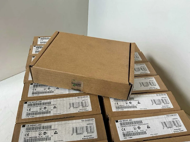 Schneider tsx compact as-bdap-250 plc module (20x) - afbeelding 2 van  7