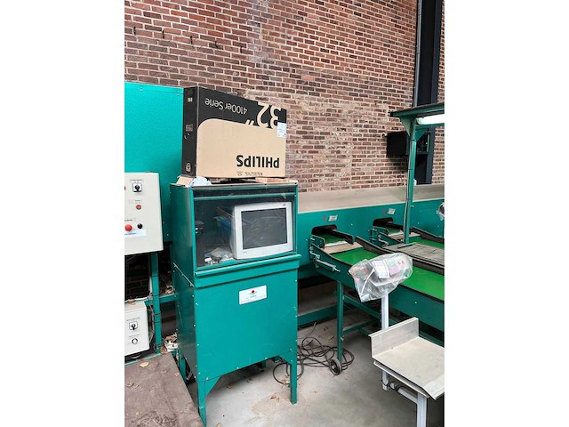 Schoemans 3-sporige appelen-/peren sorteermachine - afbeelding 3 van  7