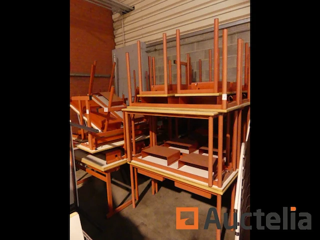 School meubilair; banken, stoelen - afbeelding 1 van  7