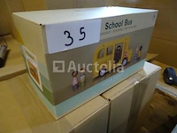 Schoolbus met houten fsc karakters little dutch - afbeelding 2 van  2