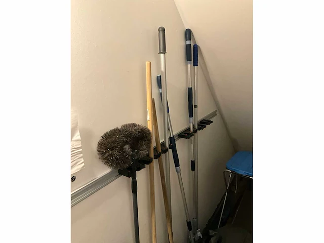 Schoonmaakwagen boma + diverse schoonmaakmiddelen - afbeelding 3 van  7