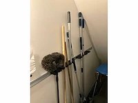 Schoonmaakwagen boma + diverse schoonmaakmiddelen - afbeelding 3 van  7